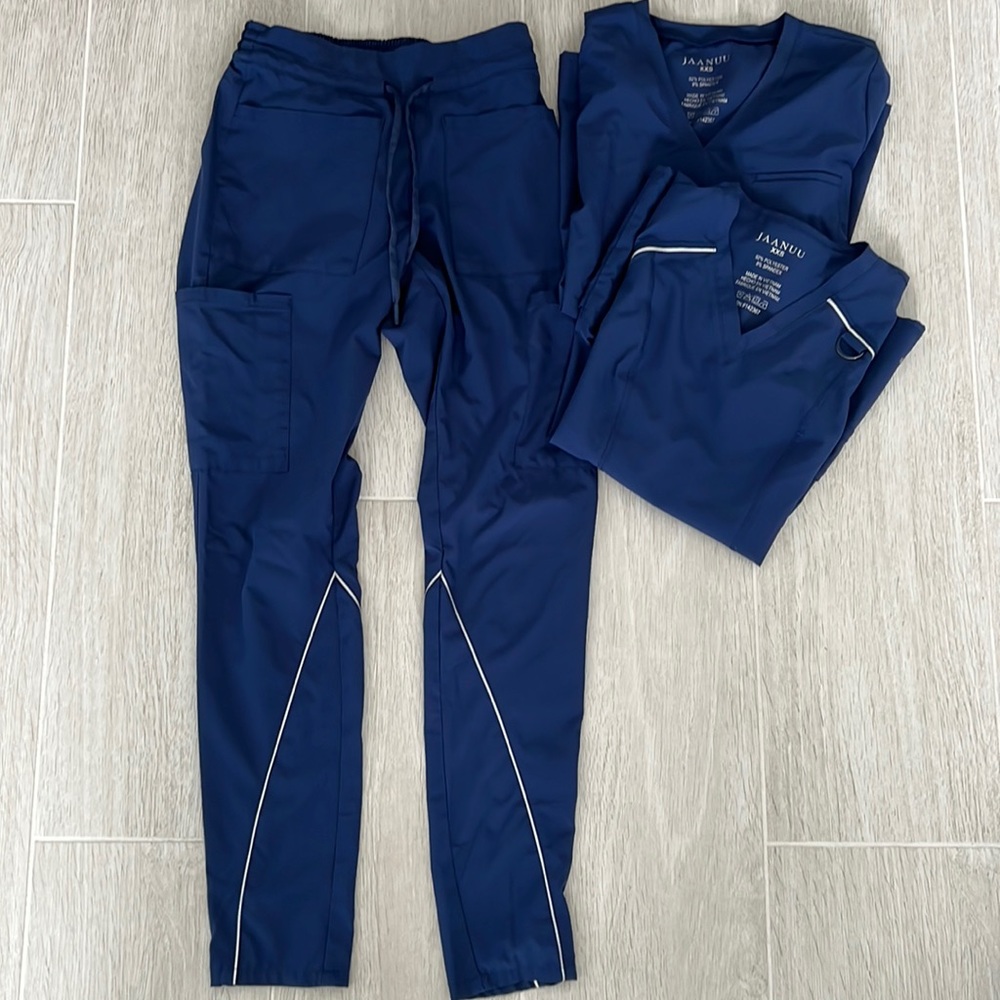 Jaanuu scrub set (2 tops). Dry fit material